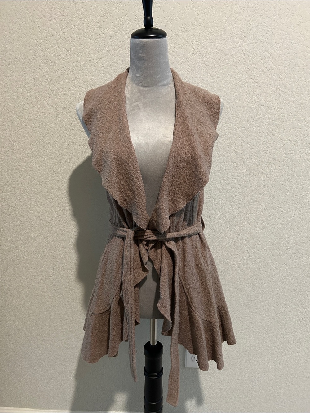 Mystree Taupe Sleeveless Open-Front Tie-Waist Sweater Vest 42% wool